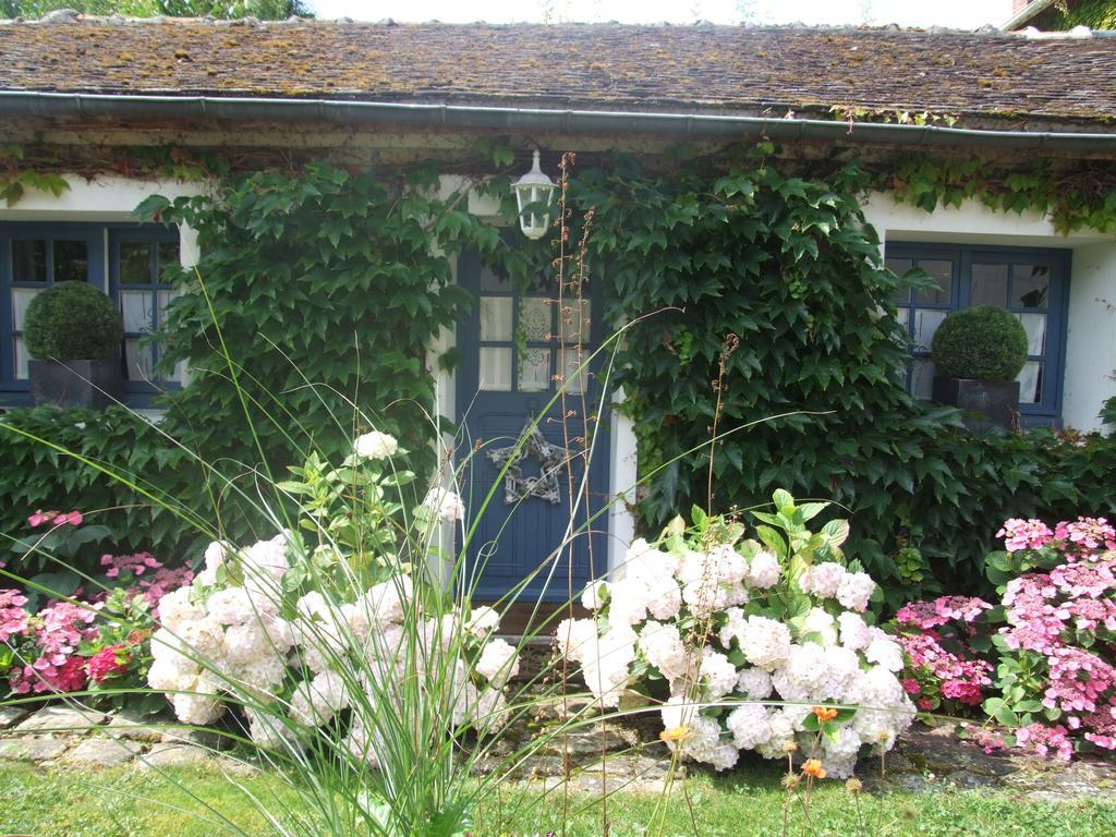 Ury Les Glycines B&B 외부 사진