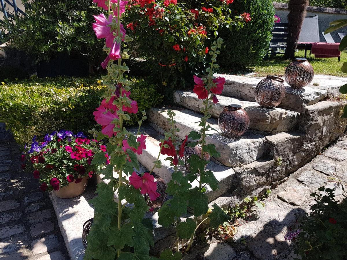 Ury Les Glycines B&B 외부 사진