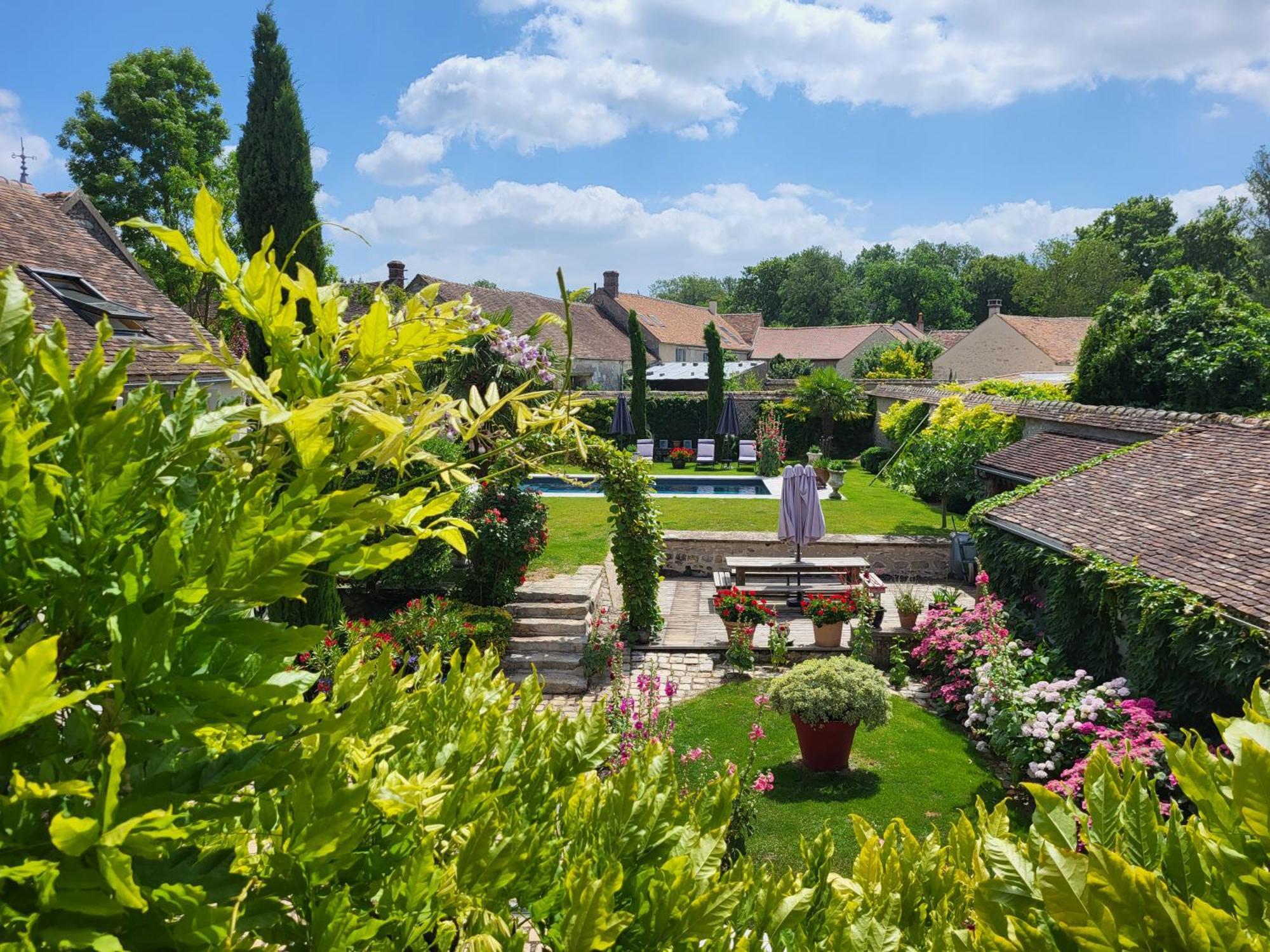 Ury Les Glycines B&B 외부 사진