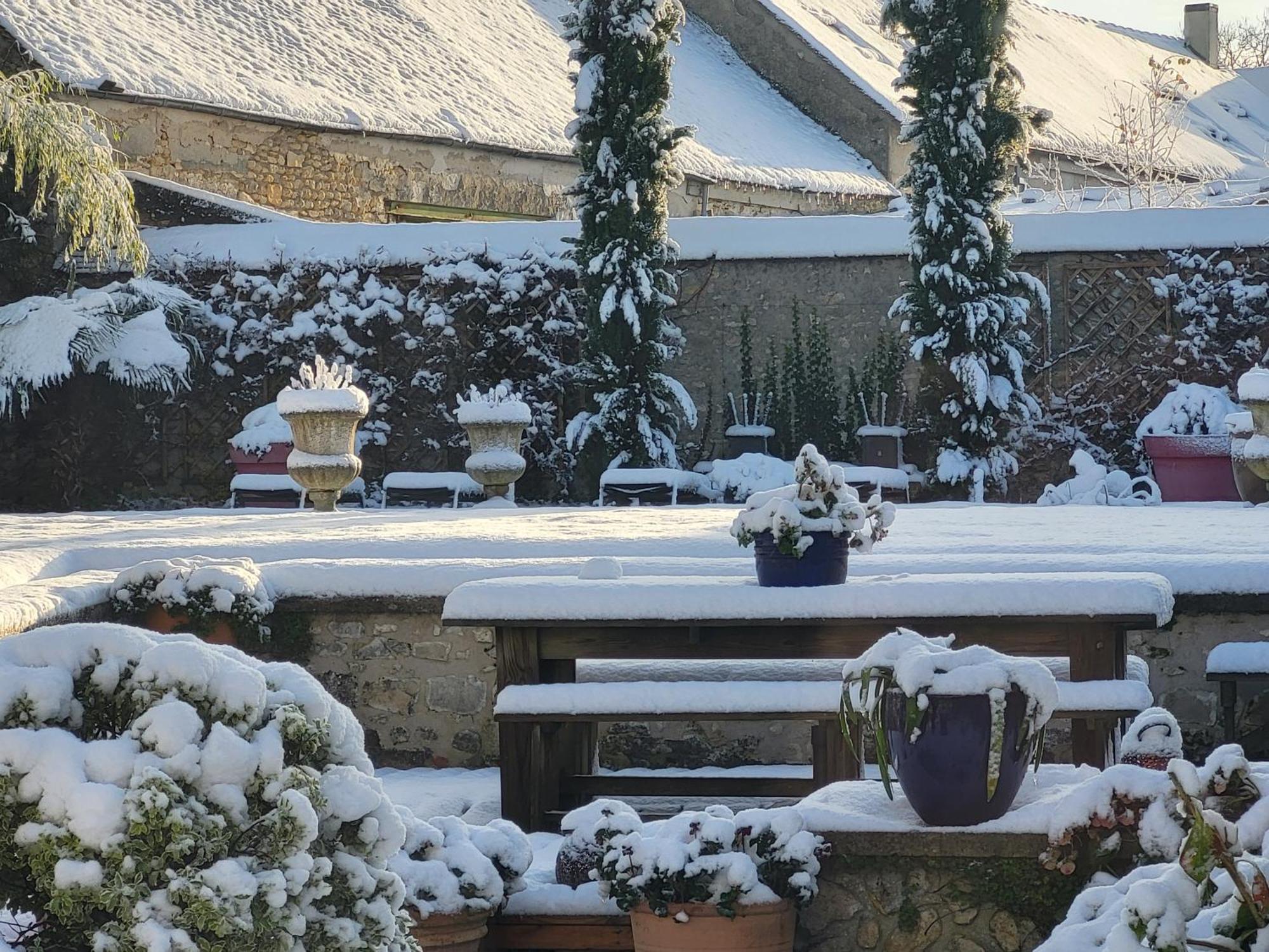 Ury Les Glycines B&B 외부 사진
