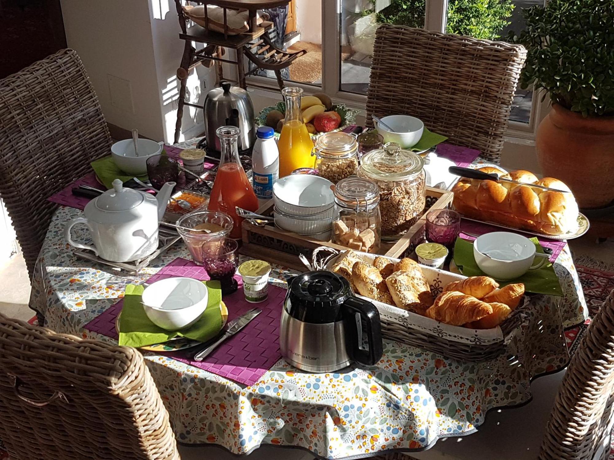 Ury Les Glycines B&B 외부 사진